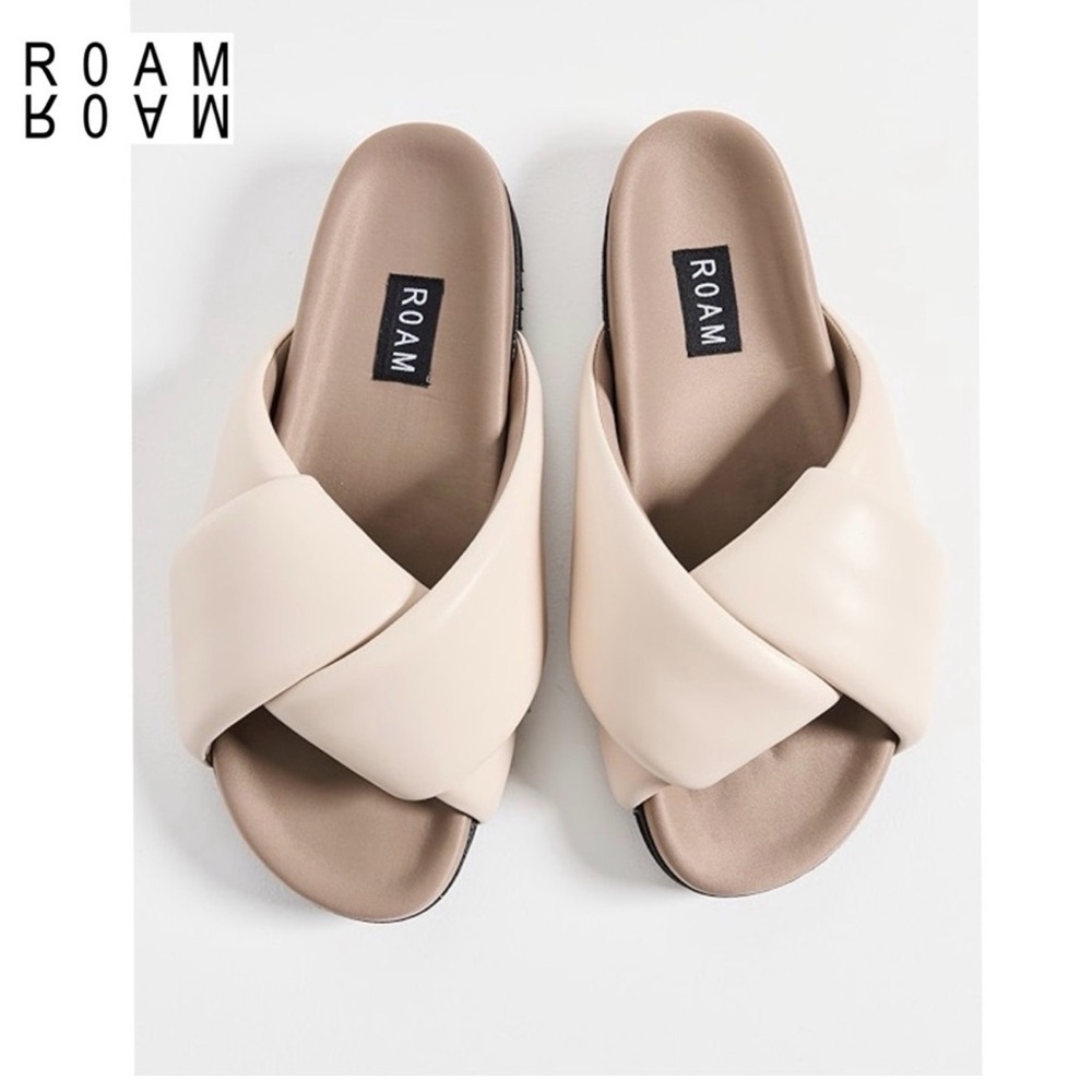 NEW ROAM FOLDY PUFFY SANDALS CREAM VEGAN LEATHER SLIDES SIZE 6 NWOT